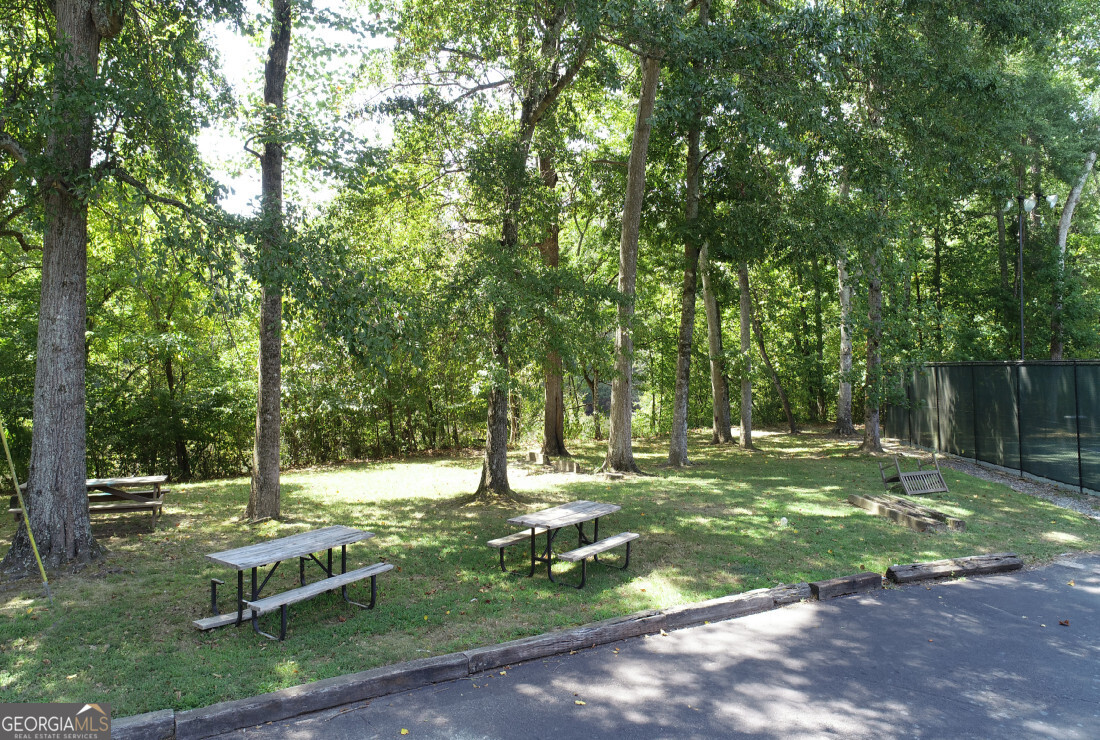 270 Lakeview Ridge W Roswell GA 30076