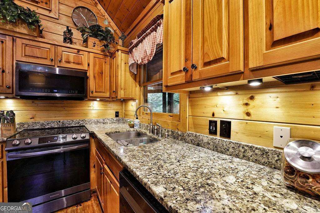 85 Hunter Drive Talking Rock GA 30175
