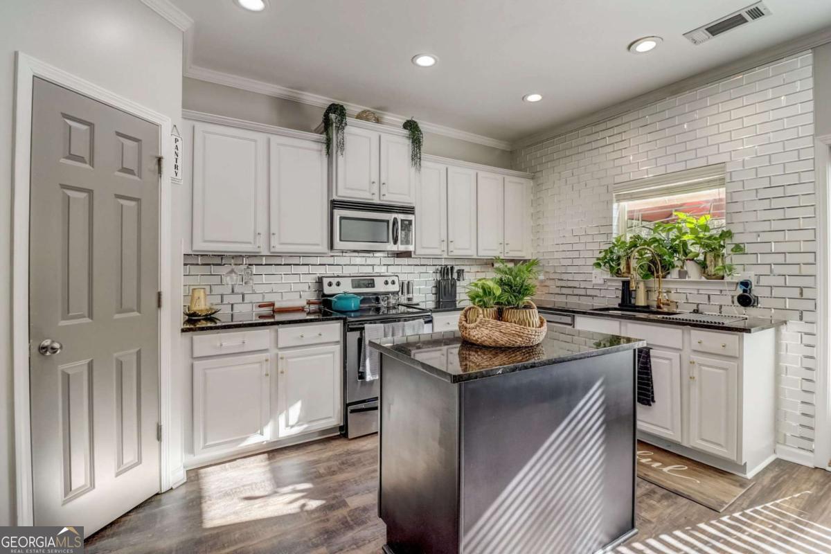 1753 Liberty Parkway NW Atlanta GA 30318