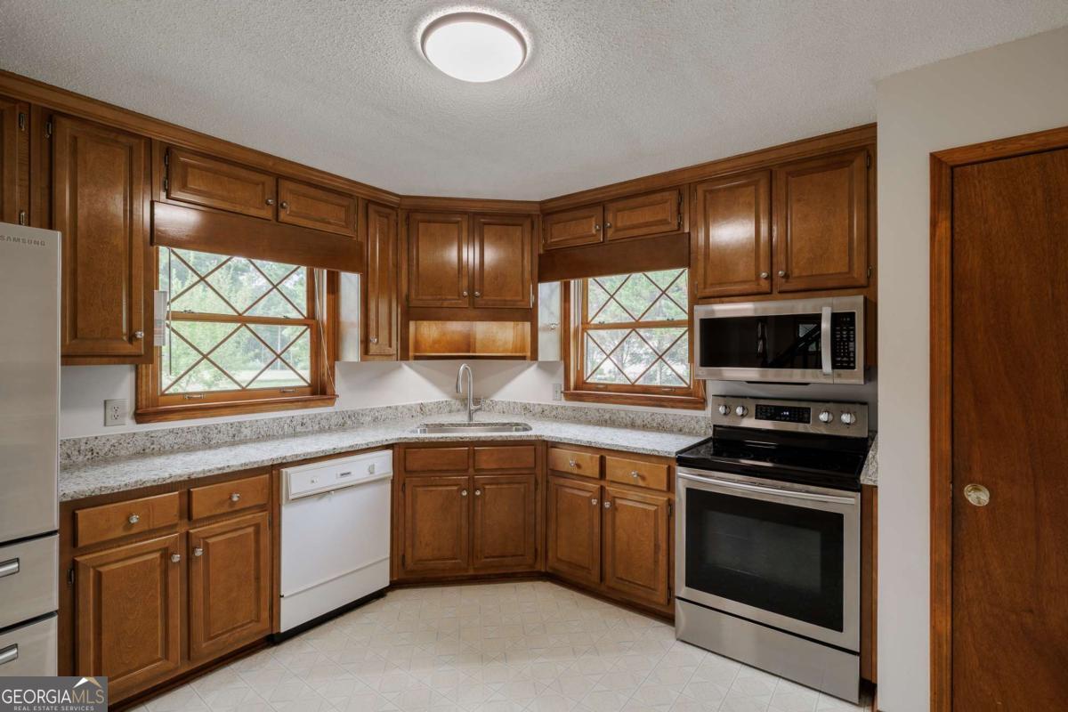 1967 Calhoun Falls Highway Elberton GA 30635
