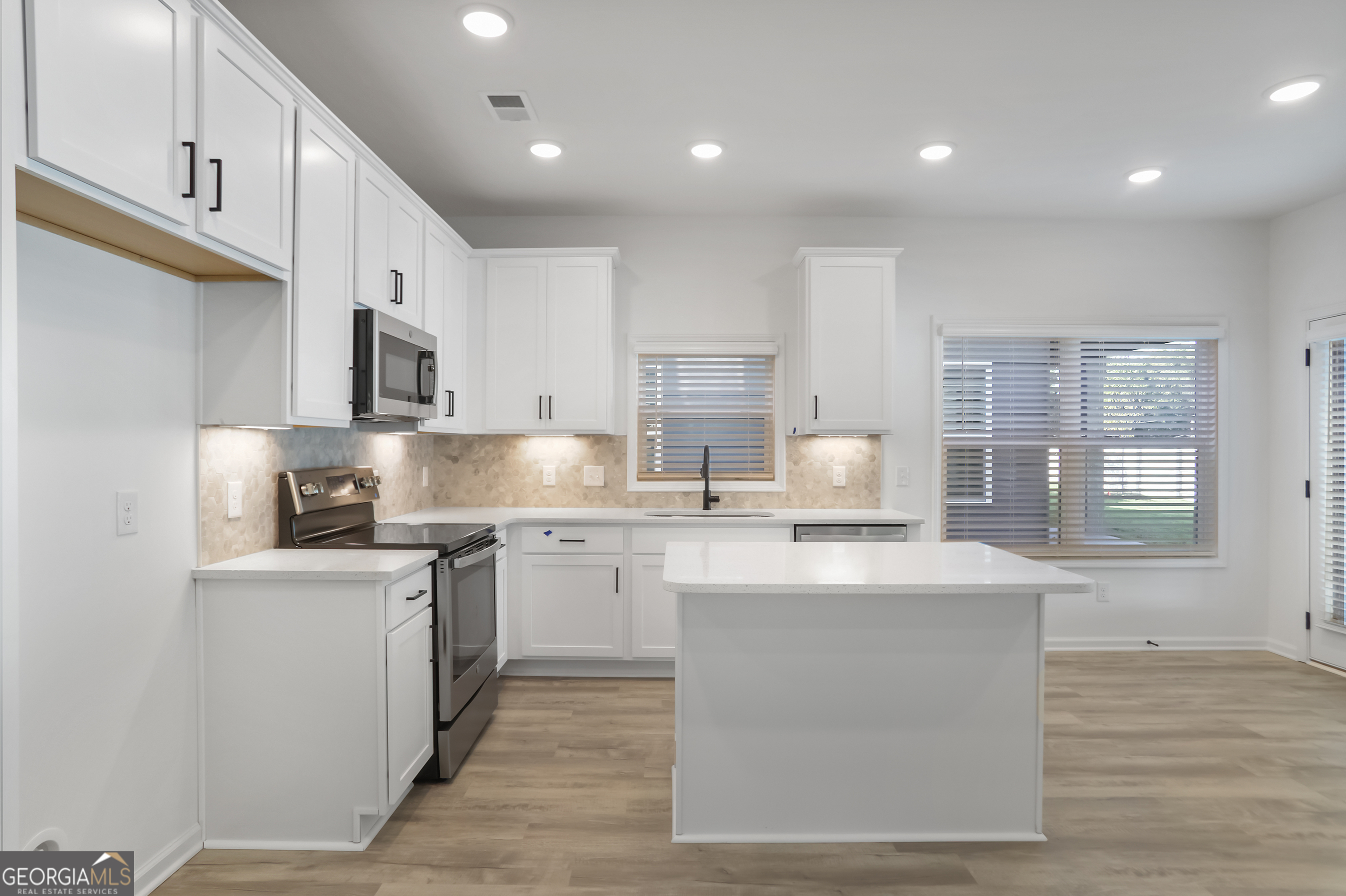 195 Jackson Heights Cleveland GA 30528