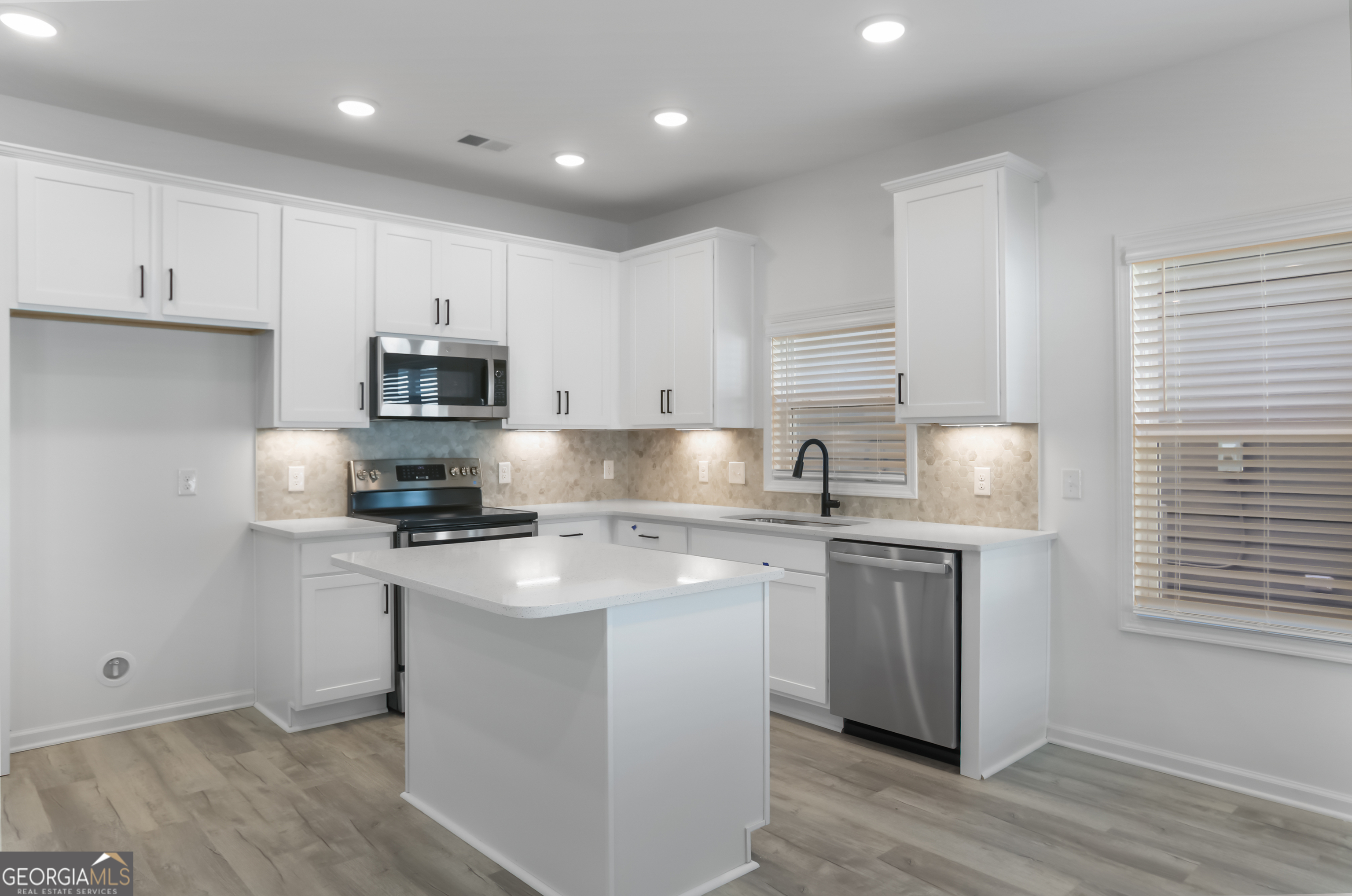 195 Jackson Heights Cleveland GA 30528