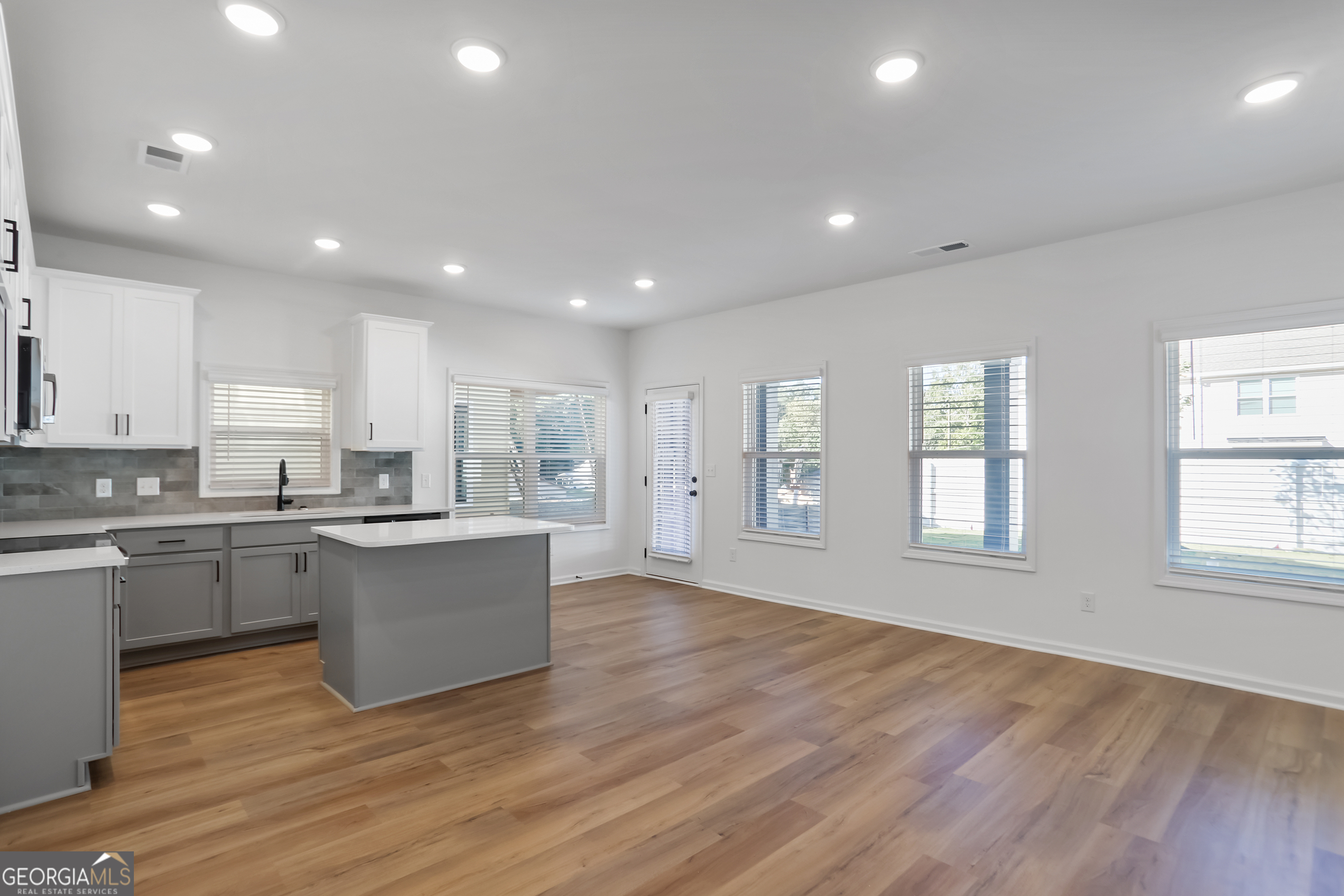 195 Jackson Heights Cleveland GA 30528