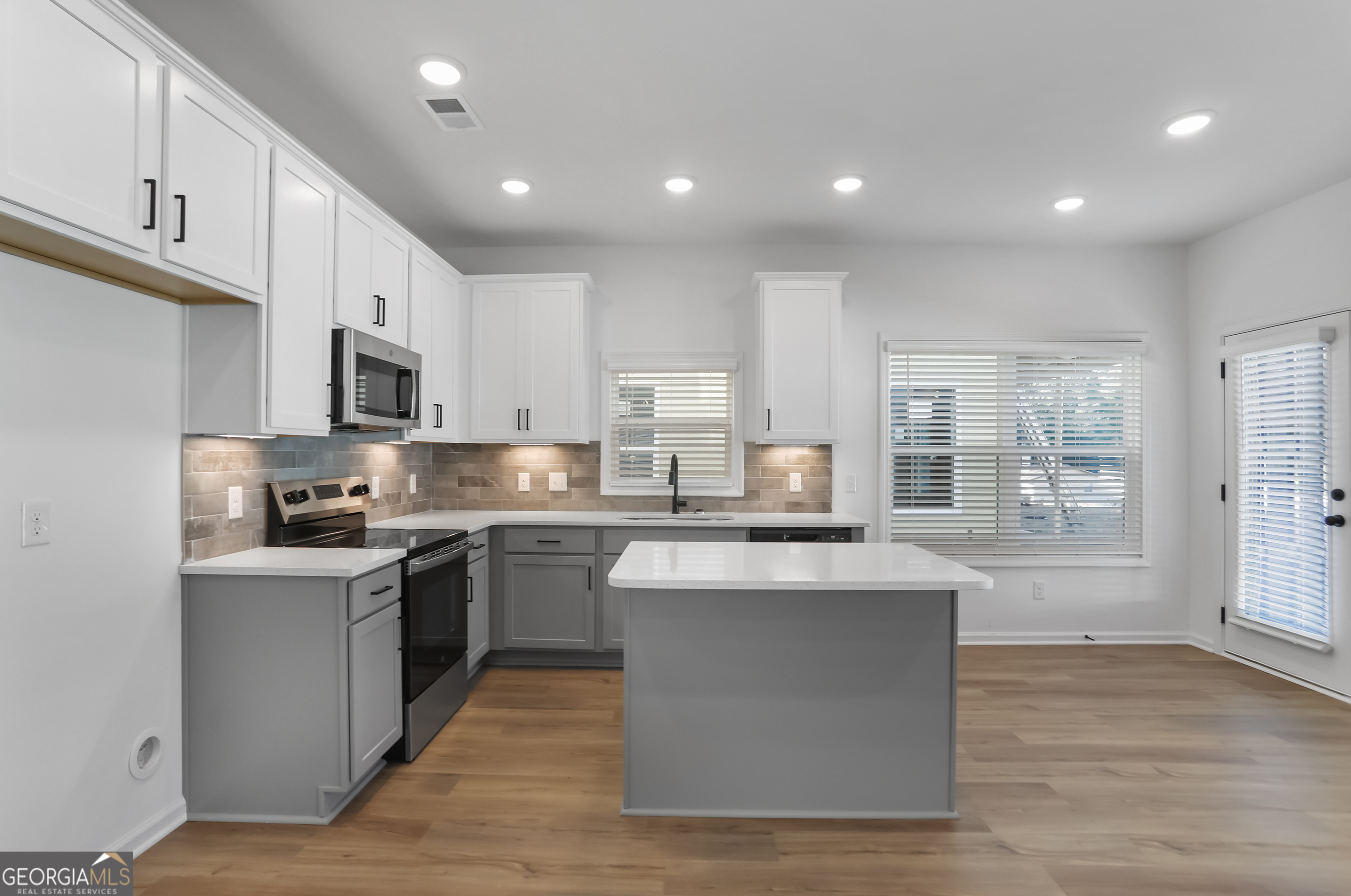 195 Jackson Heights Cleveland GA 30528
