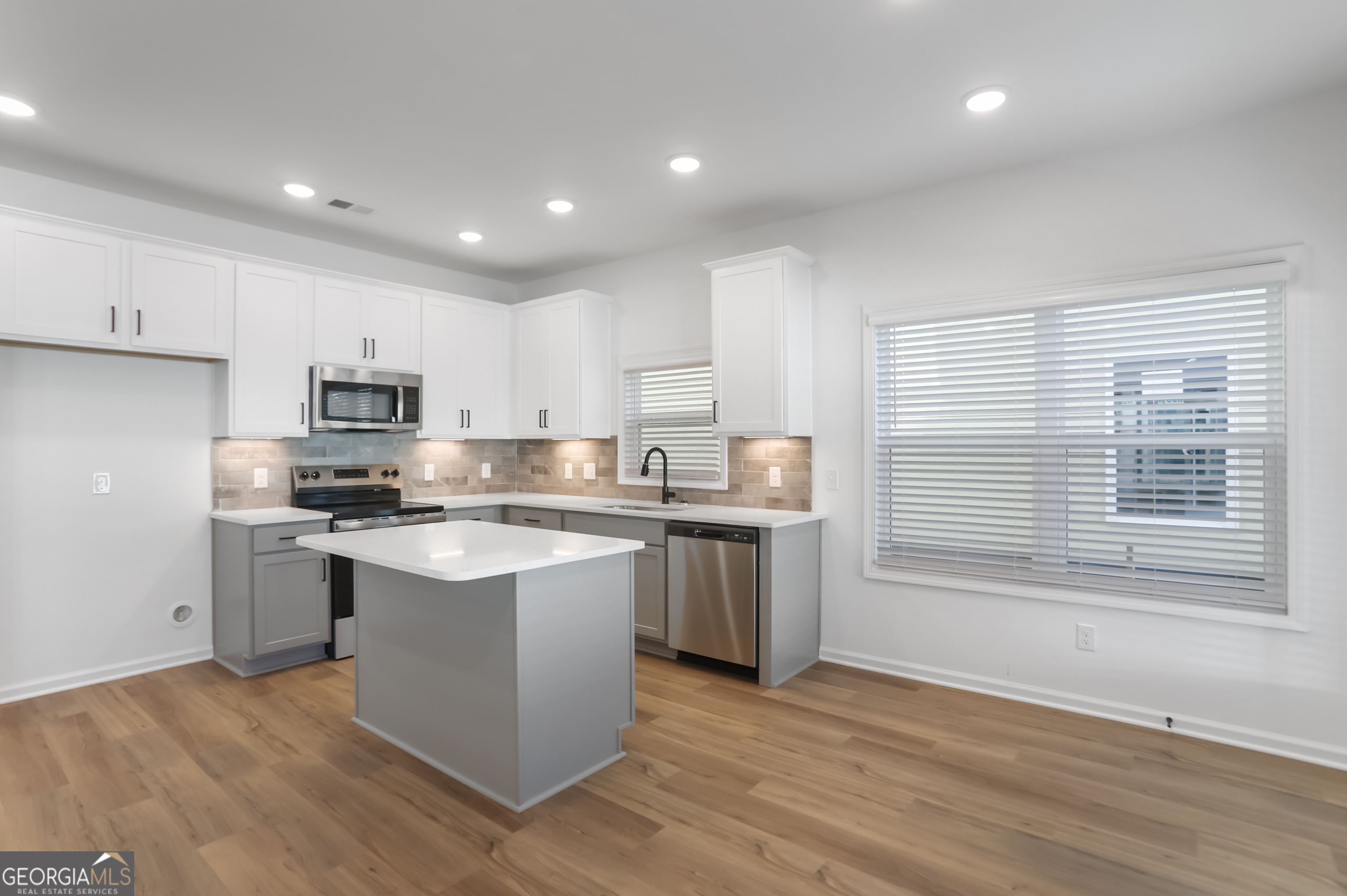 195 Jackson Heights Cleveland GA 30528