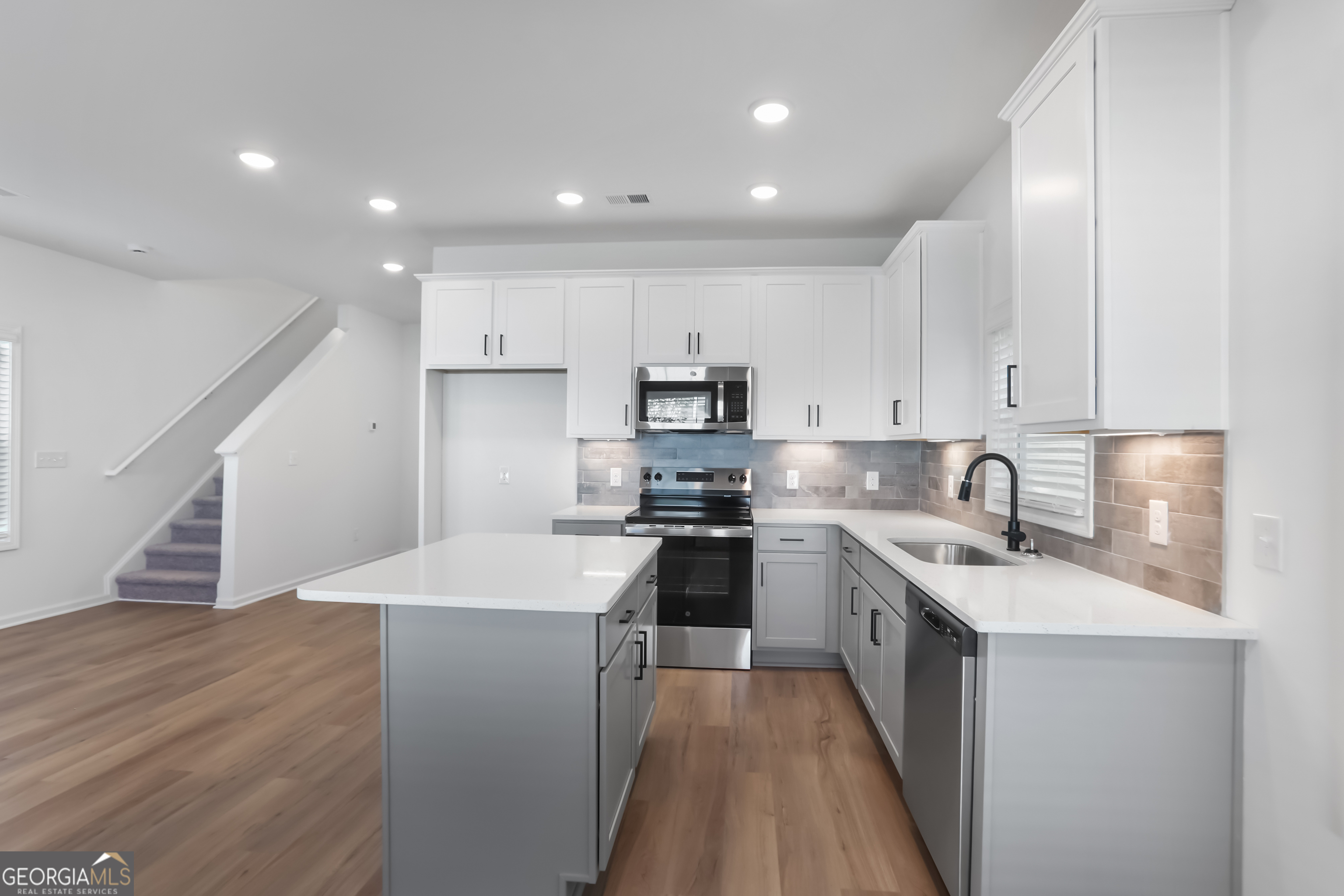 195 Jackson Heights Cleveland GA 30528