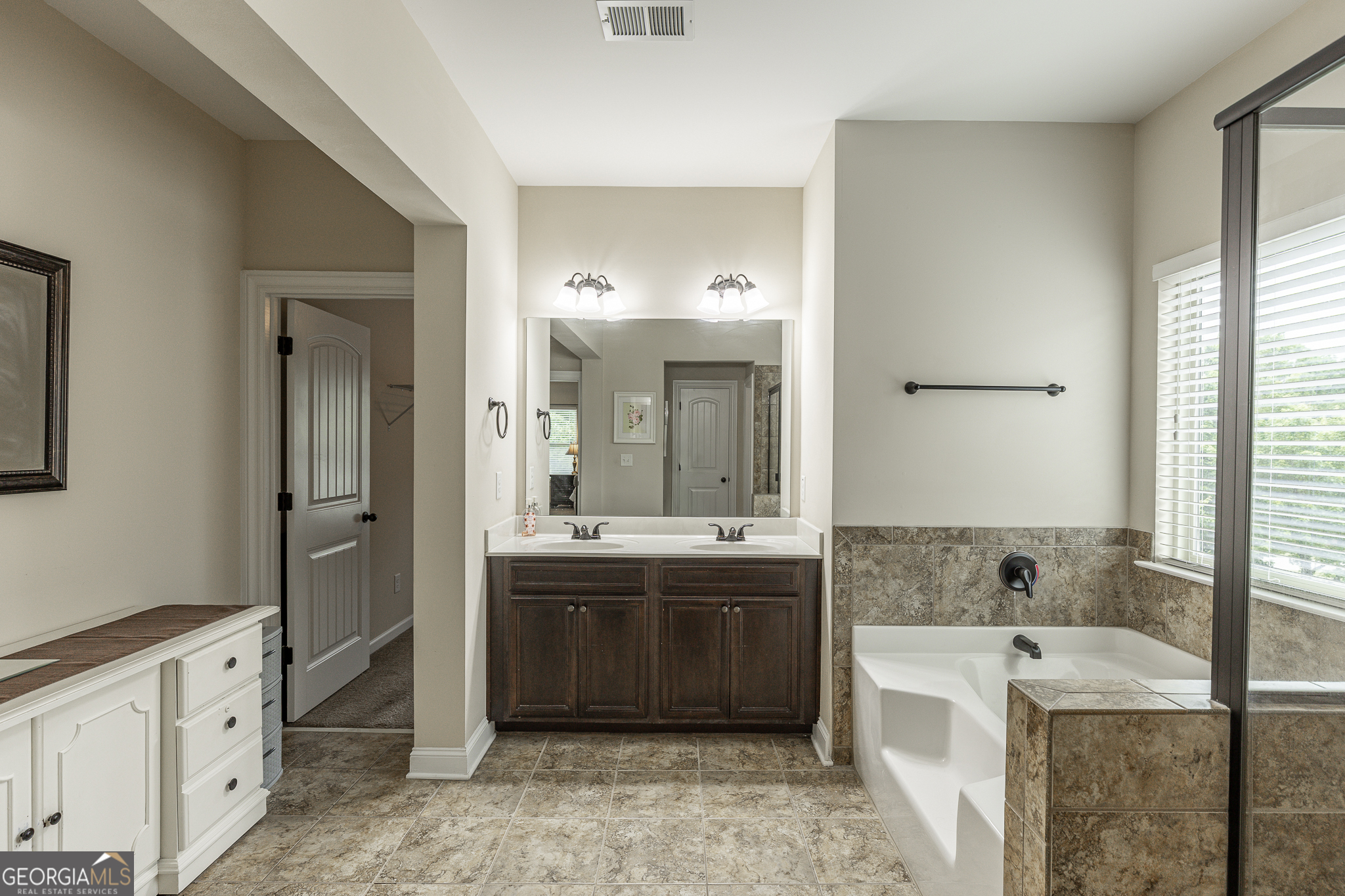 1660 Brushfoot Trail Suwanee GA 30024