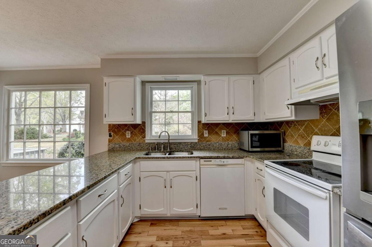 2451 Meadowglen Trail Snellville GA 30078