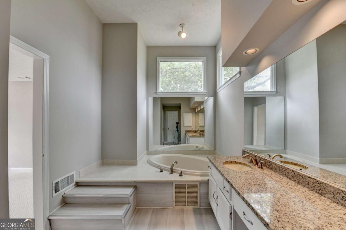 2451 Meadowglen Trail Snellville GA 30078