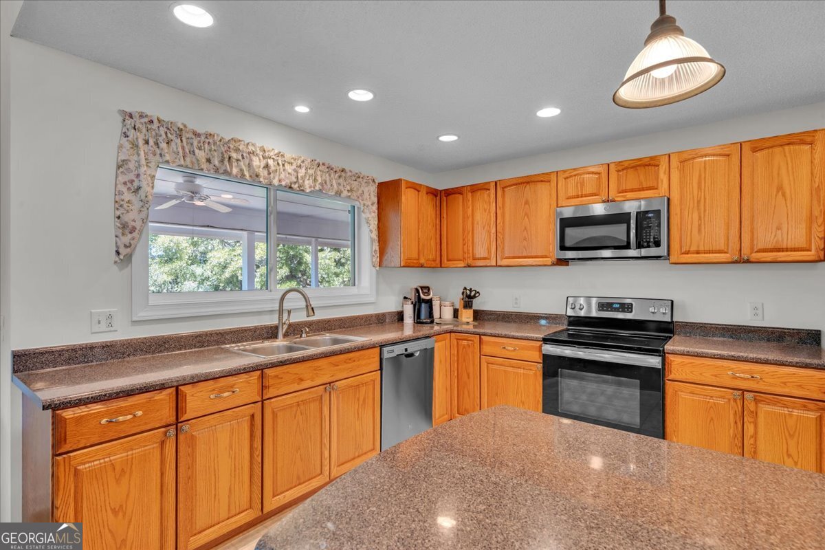114 Waterfront Drive Cobb GA 31735