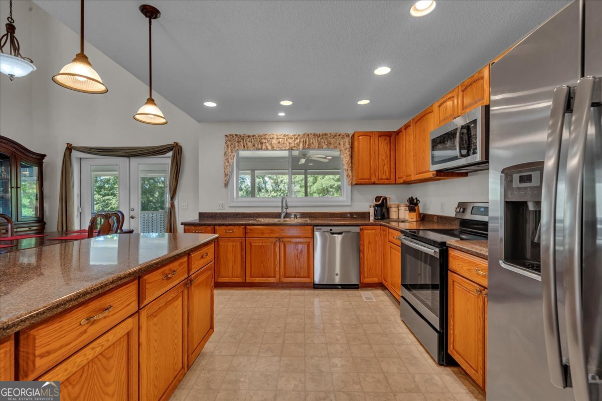 114 Waterfront Drive Cobb GA 31735