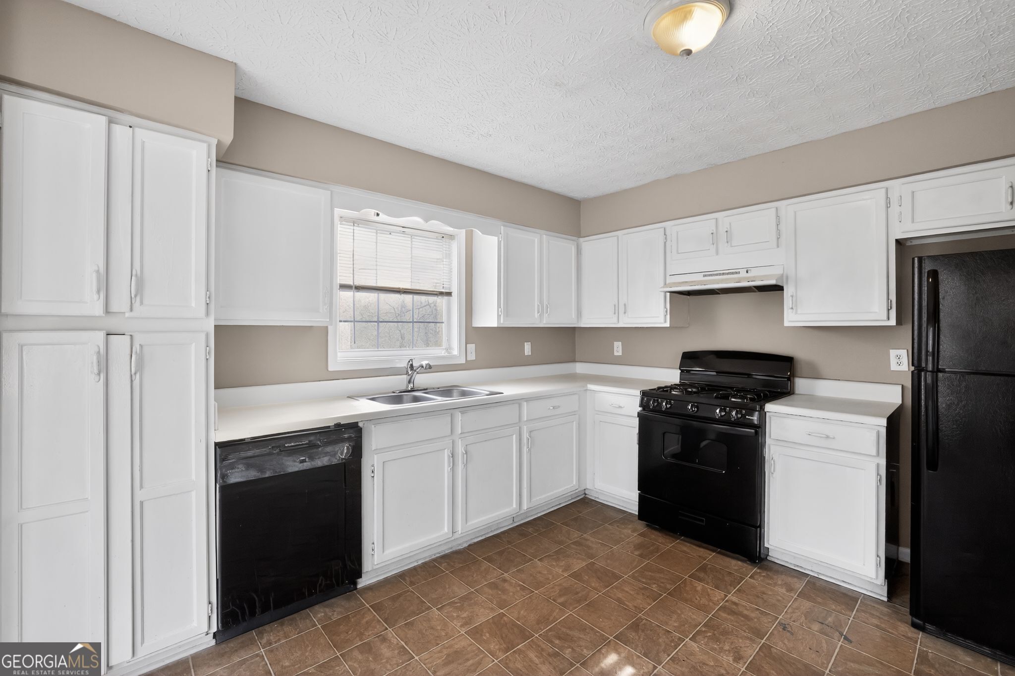 205 Pineknoll Court Ellenwood GA 30294