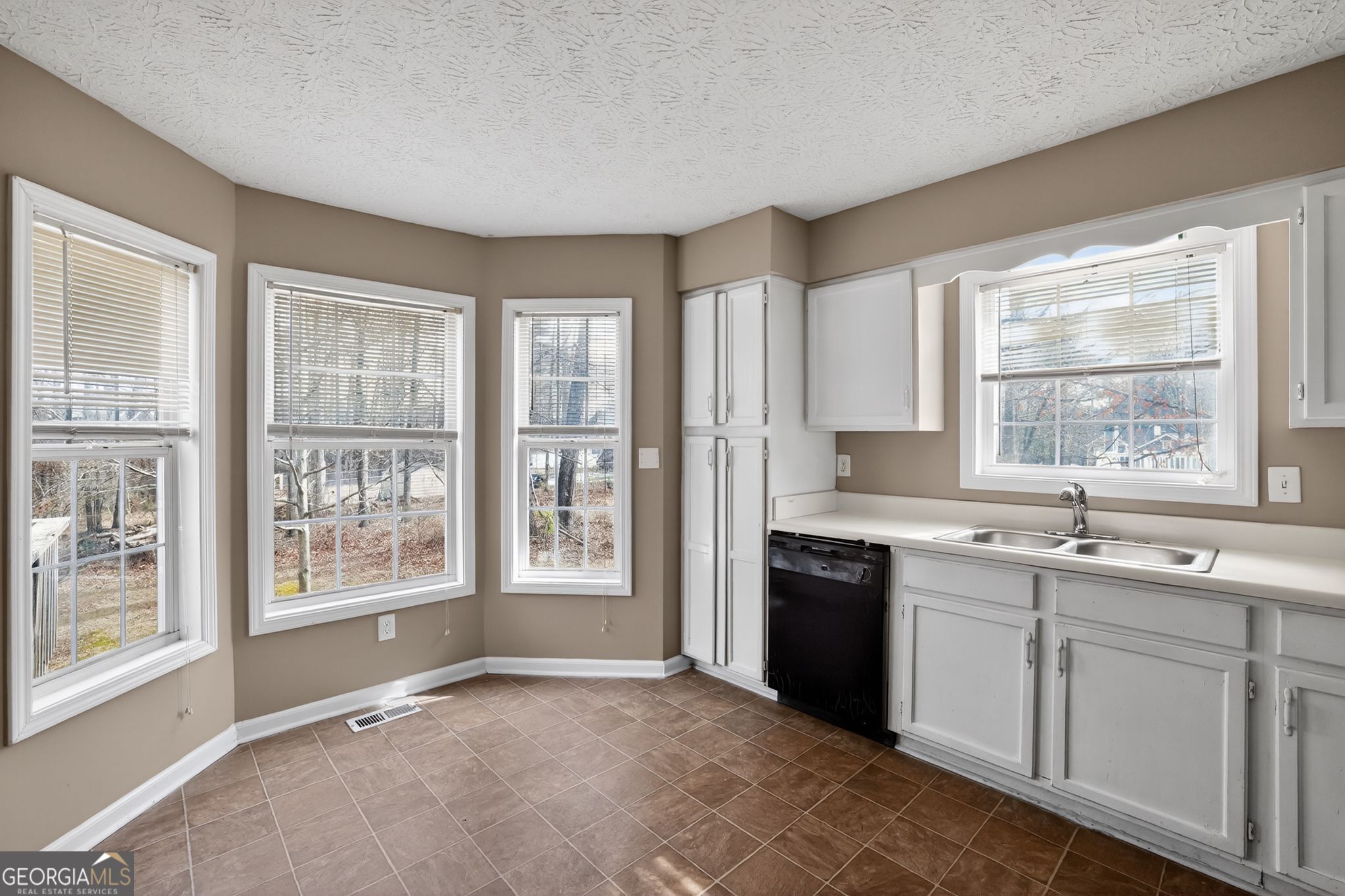 205 Pineknoll Court Ellenwood GA 30294