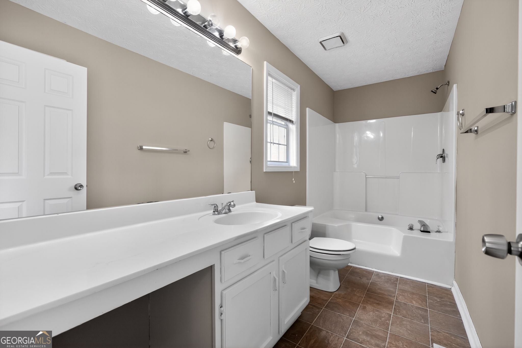 205 Pineknoll Court Ellenwood GA 30294