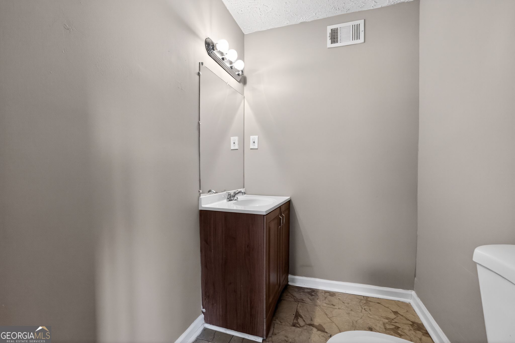 205 Pineknoll Court Ellenwood GA 30294
