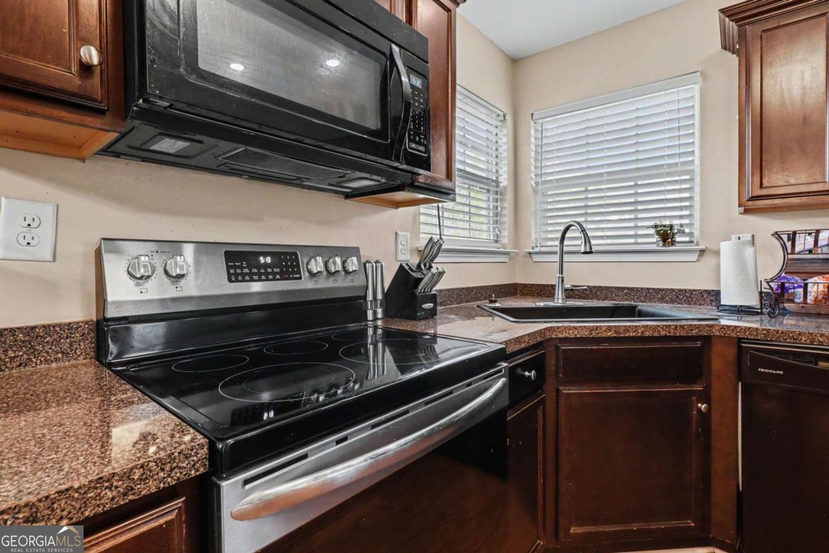 25 Redwood Drive Adairsville GA 30103