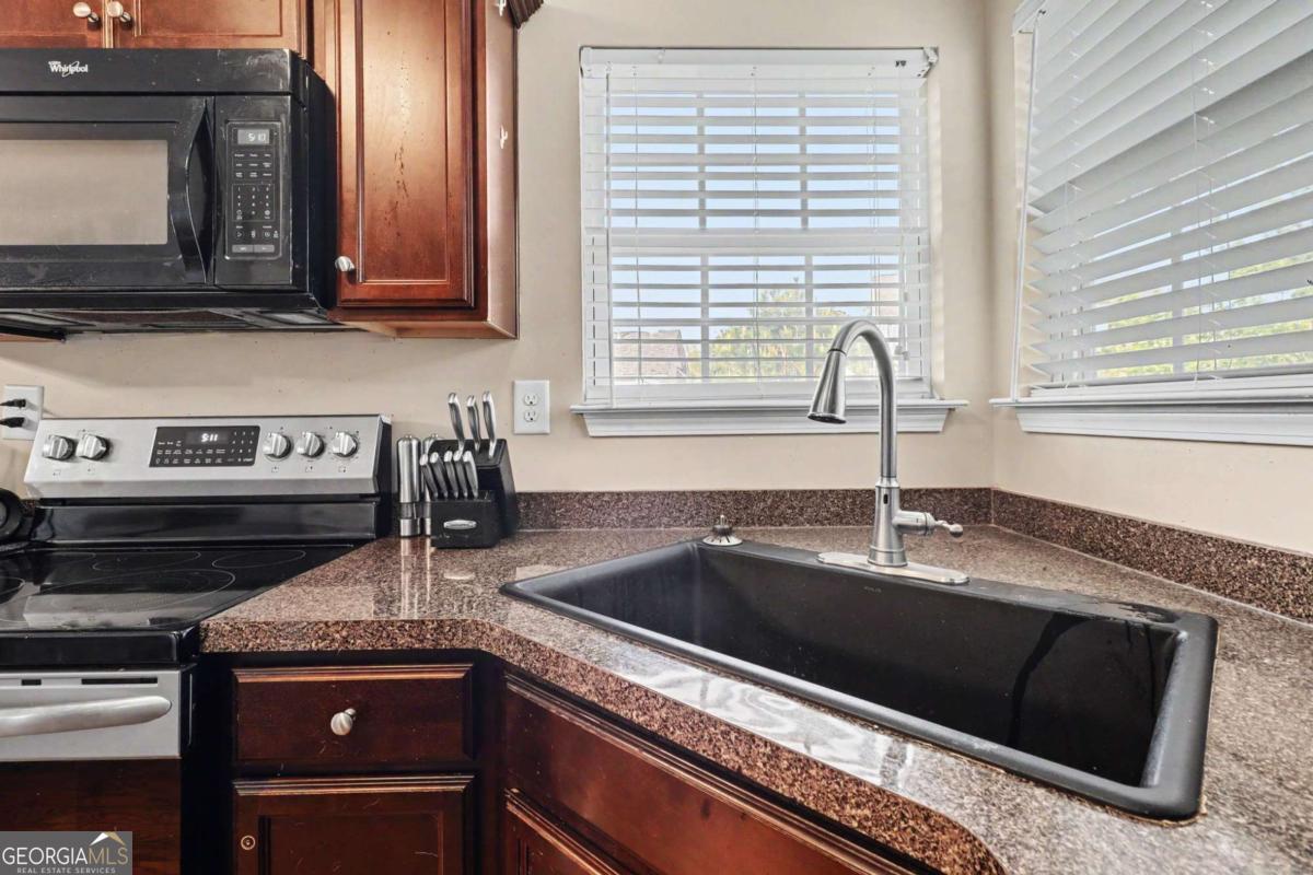 25 Redwood Drive Adairsville GA 30103