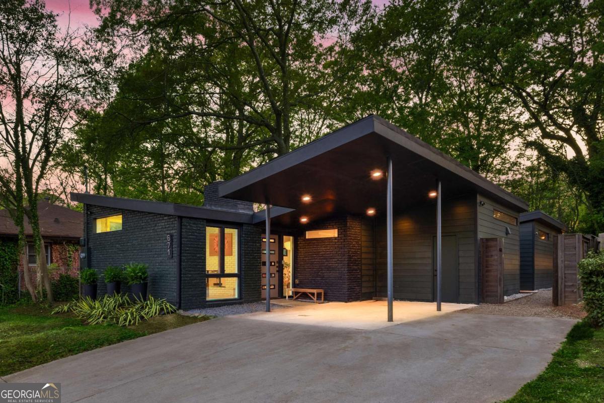 671 Clover Street SW Atlanta GA 30310