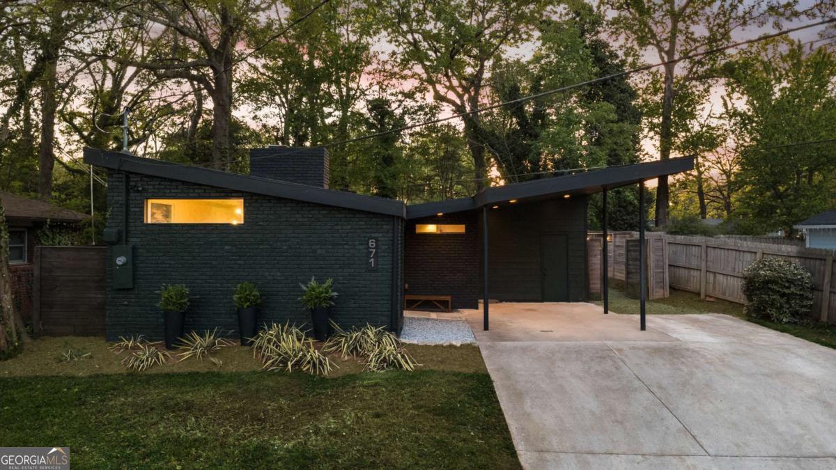 671 Clover Street SW Atlanta GA 30310
