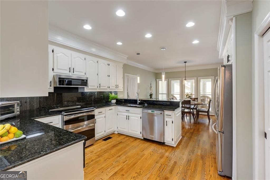 2010 Stonehedge Road Roswell GA 30075