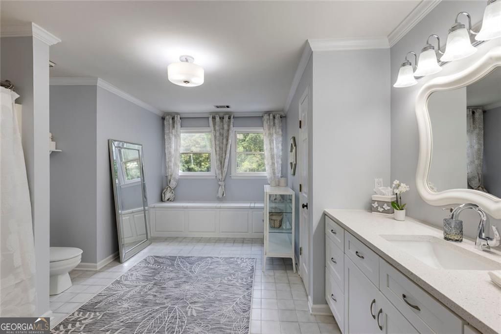 2010 Stonehedge Road Roswell GA 30075