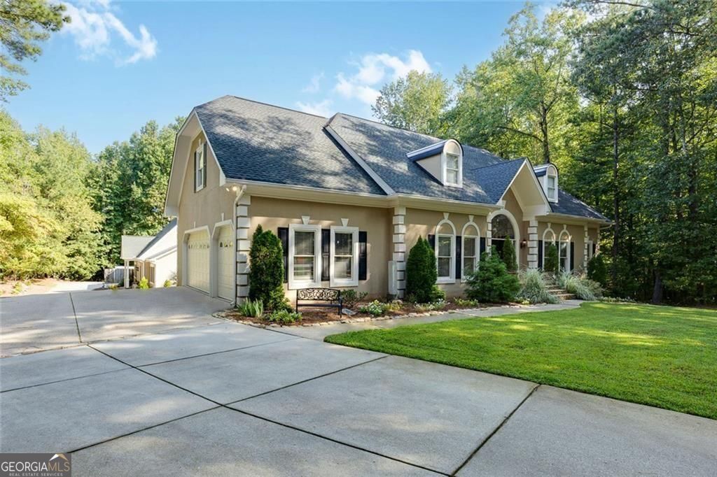 2010 Stonehedge Road Roswell GA 30075