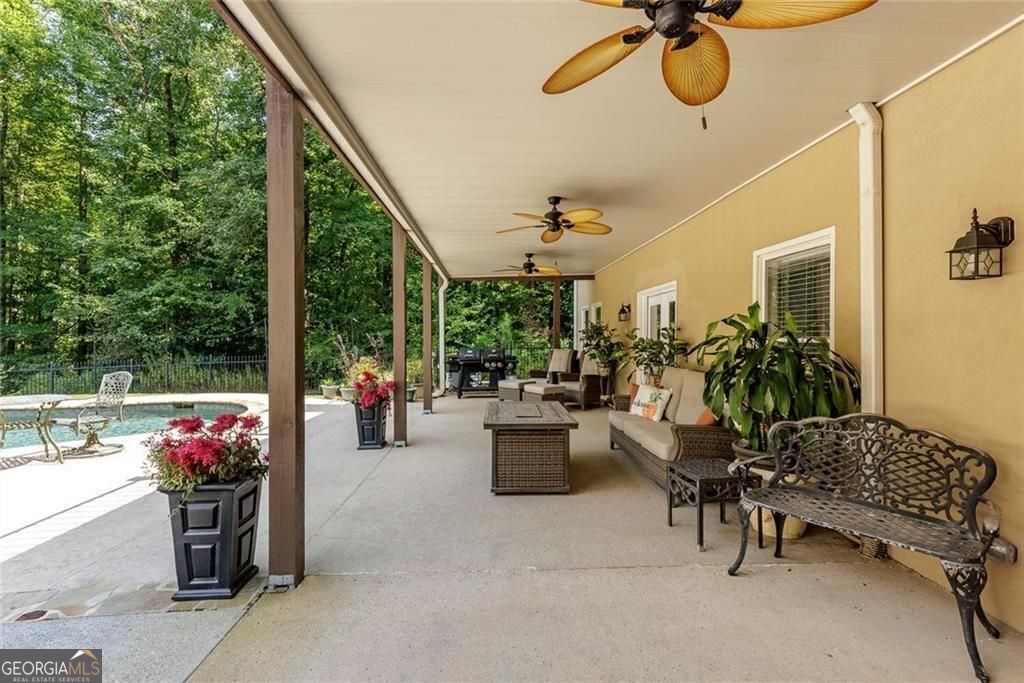 2010 Stonehedge Road Roswell GA 30075