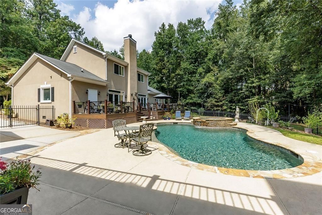 2010 Stonehedge Road Roswell GA 30075