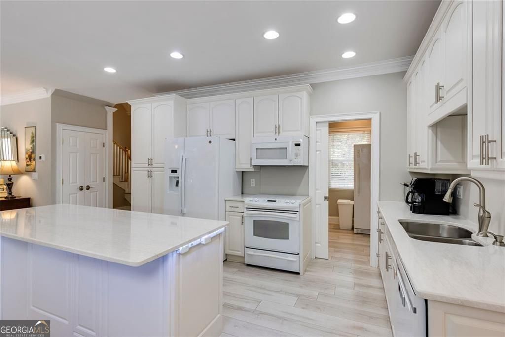 2010 Stonehedge Road Roswell GA 30075