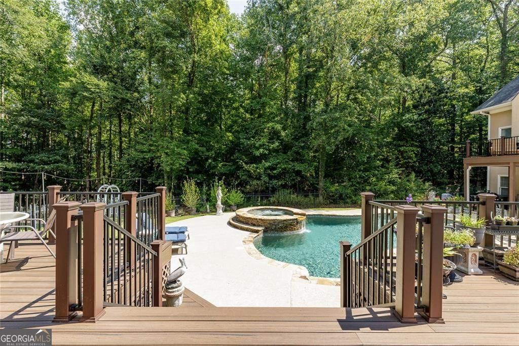 2010 Stonehedge Road Roswell GA 30075