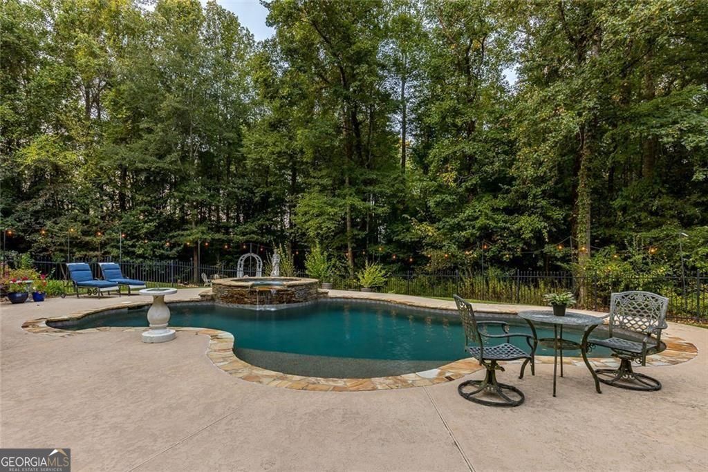 2010 Stonehedge Road Roswell GA 30075