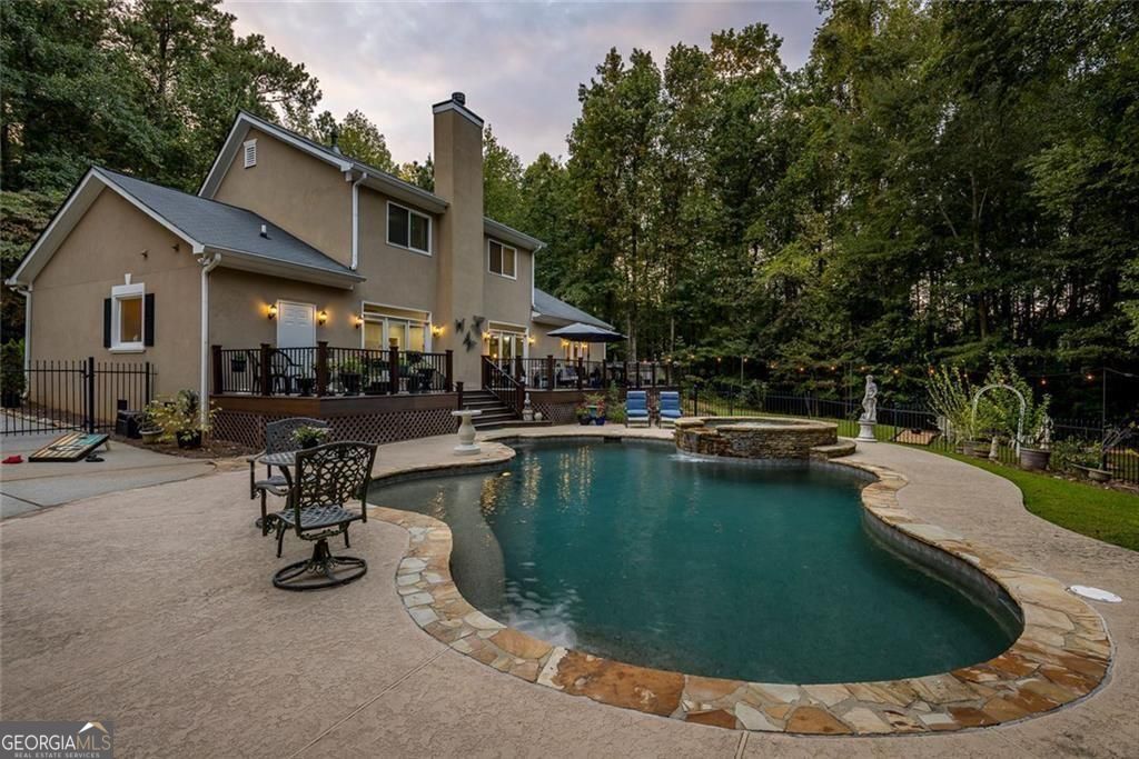 2010 Stonehedge Road Roswell GA 30075