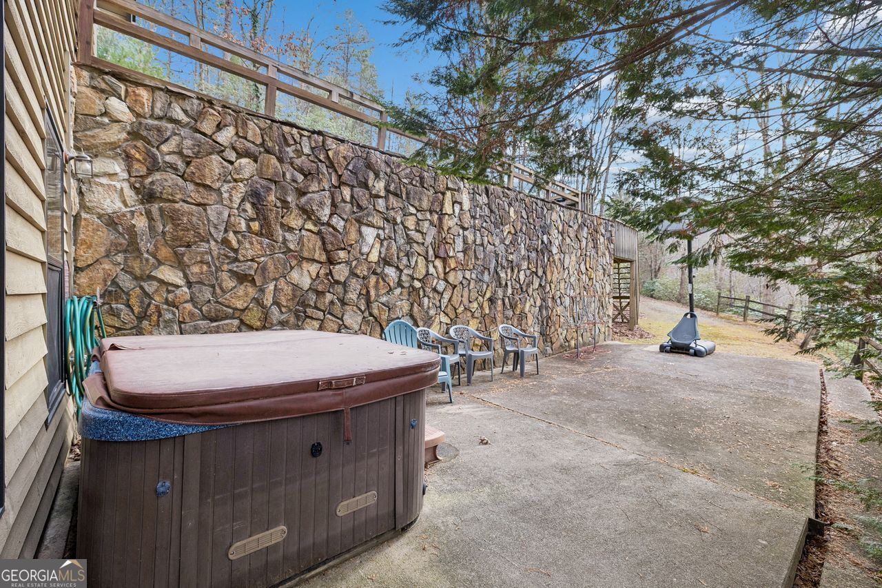 101 Moonshine Mountain Road Mineral Bluff GA 30559
