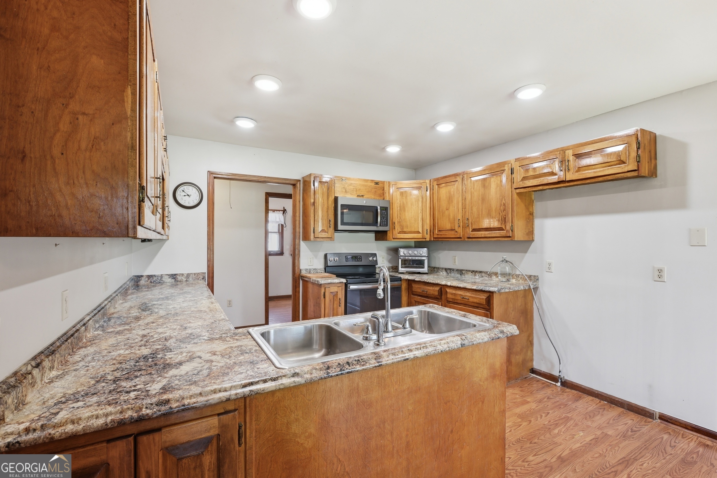 71 Poole Circle Carnesville GA 30521