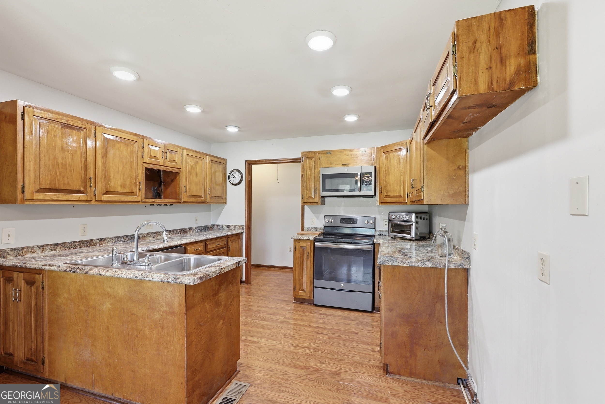 71 Poole Circle Carnesville GA 30521