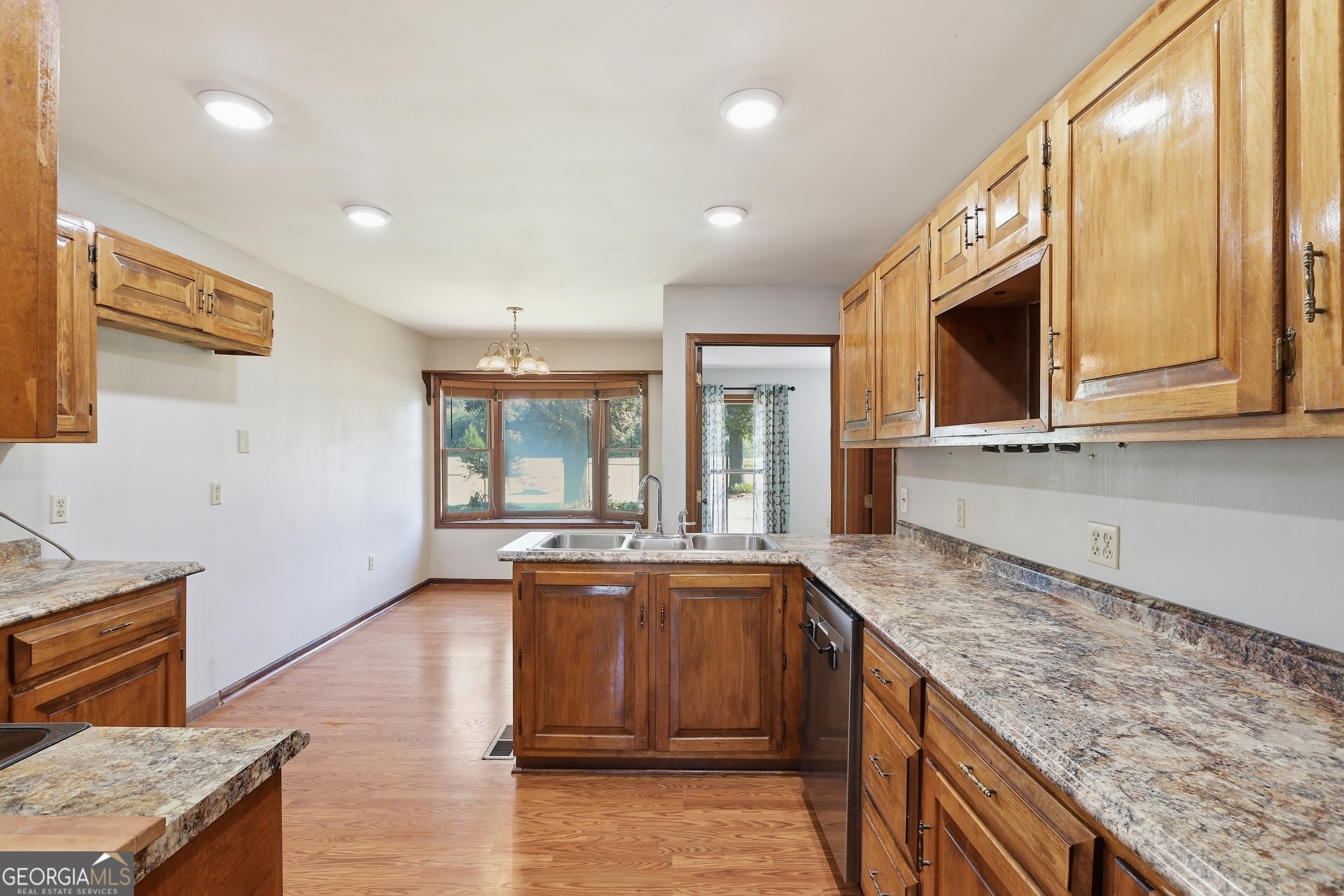 71 Poole Circle Carnesville GA 30521