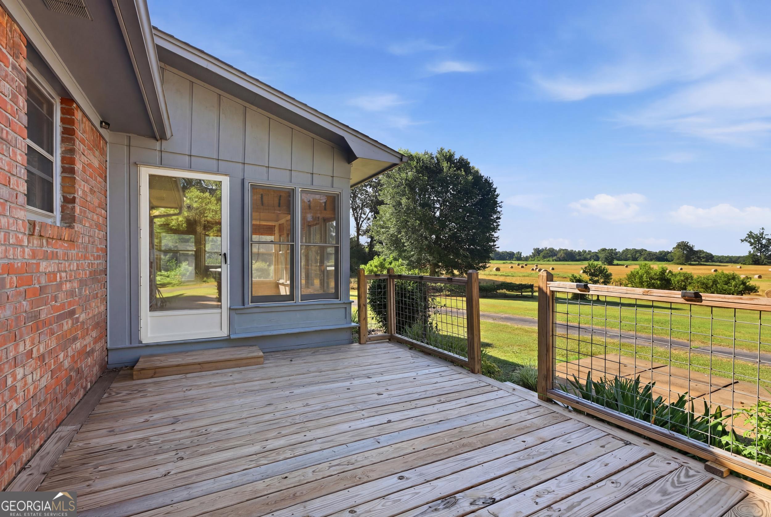 71 Poole Circle Carnesville GA 30521