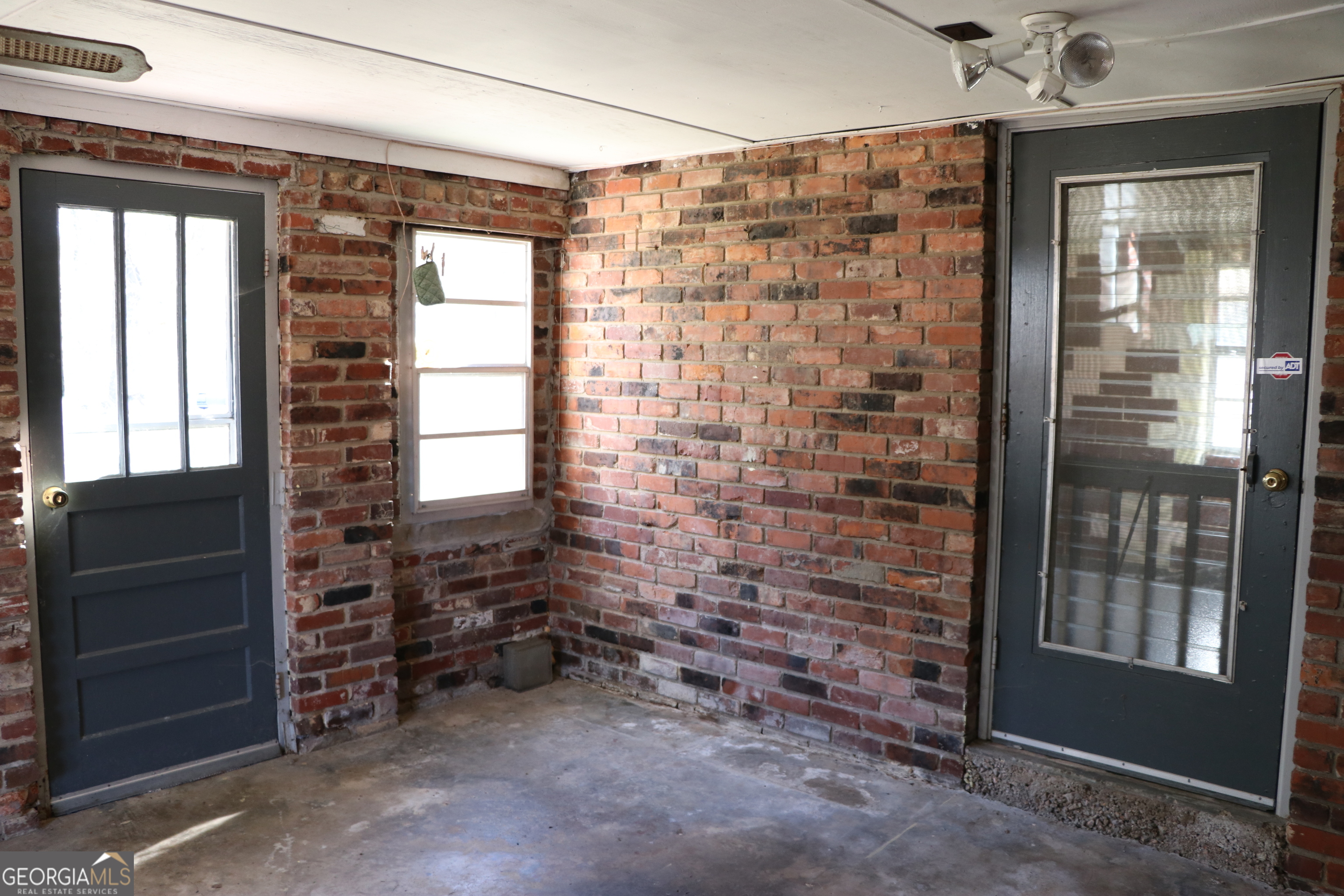 6797 Highway 114 Lyerly GA 30730