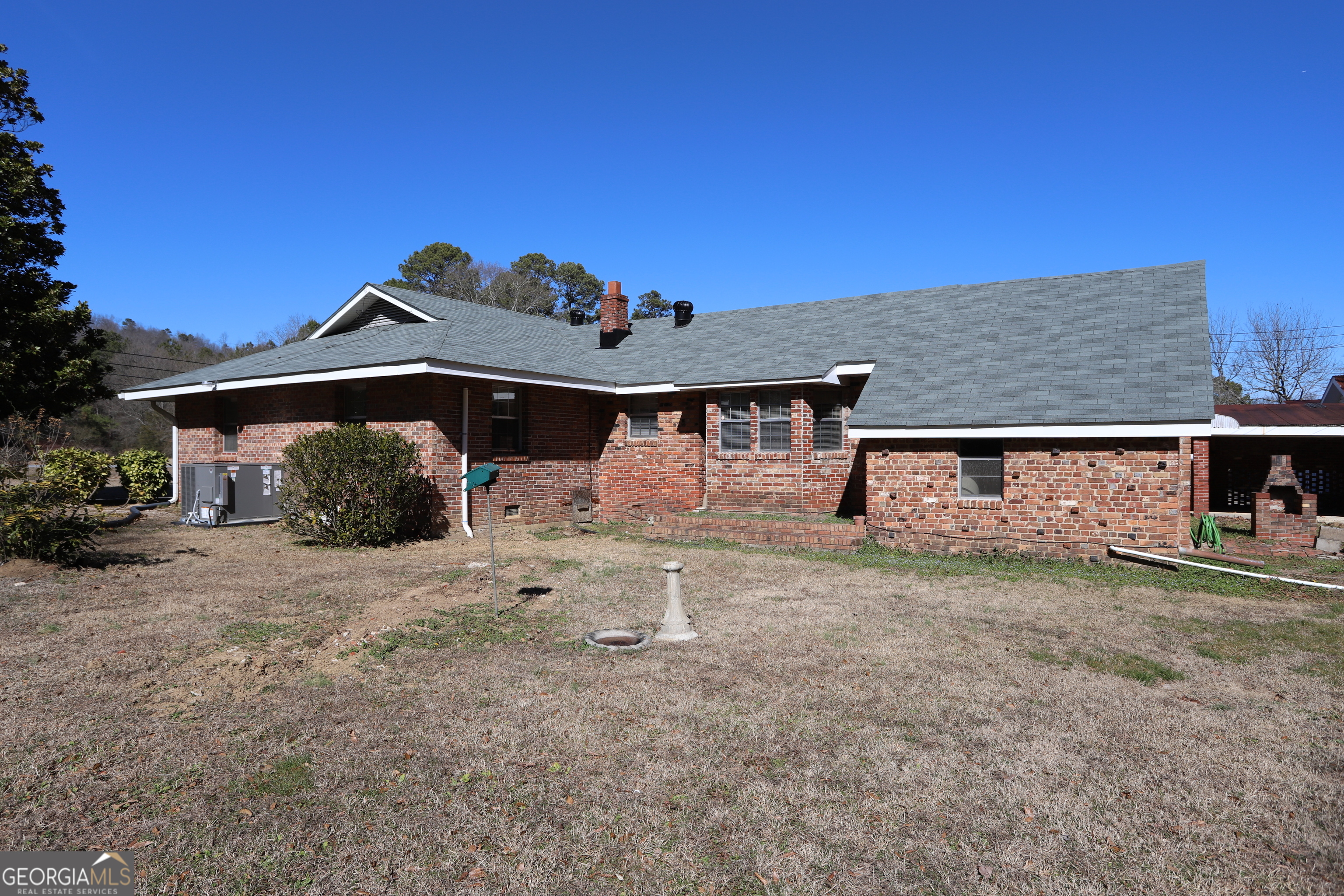 6797 Highway 114 Lyerly GA 30730