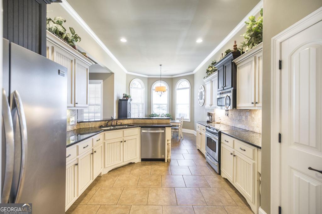 35 Falcon Crest Way Byron GA 31008