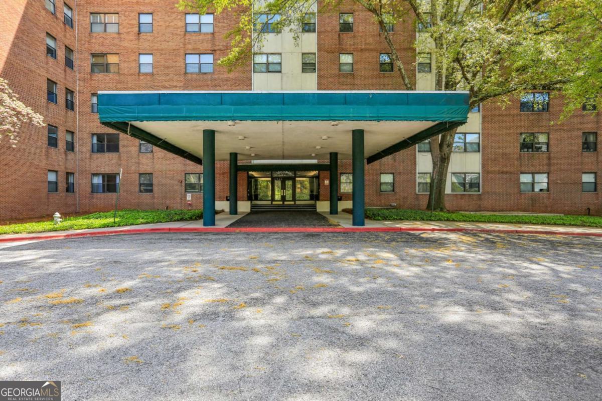 2925 Pharr Court NW Atlanta GA 30305
