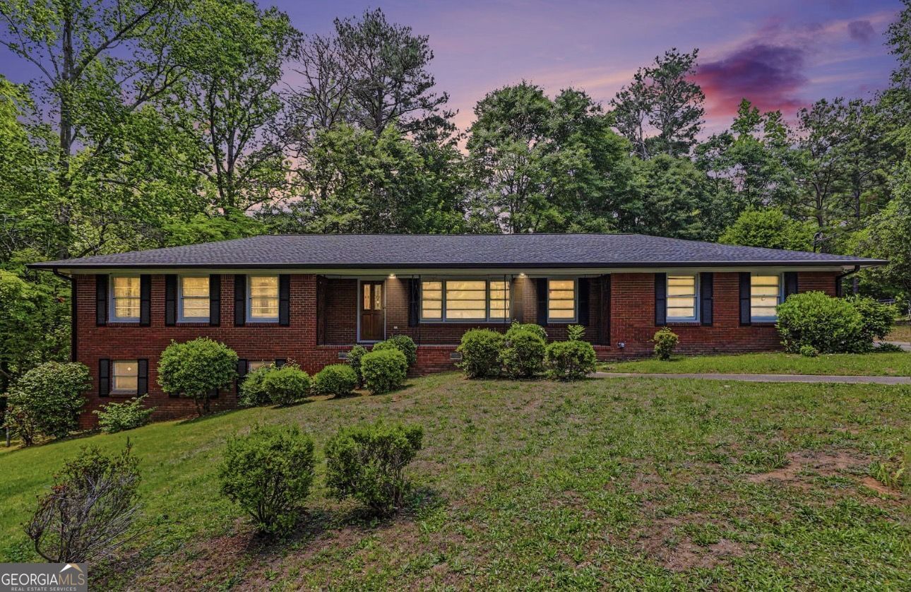 14 N Poplar Street Fairburn GA 30213