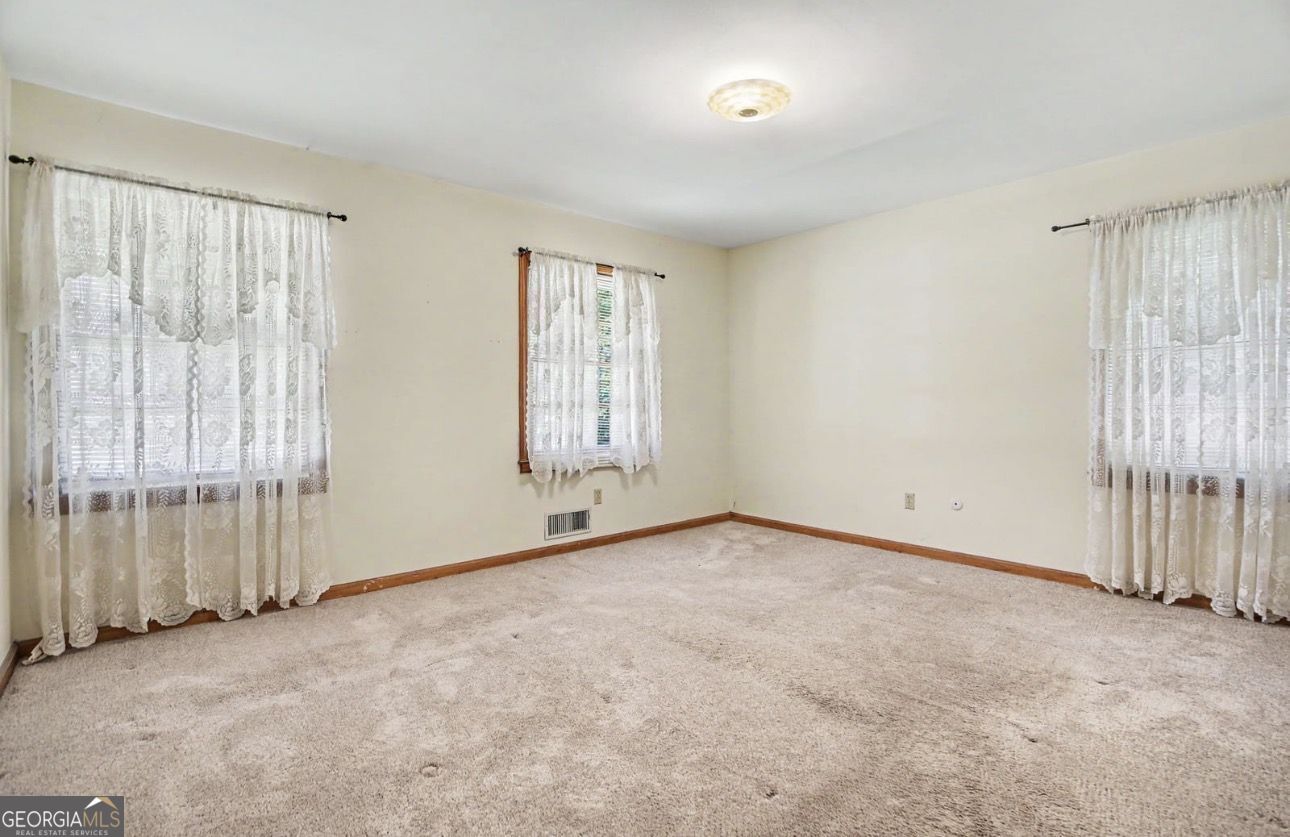 14 N Poplar Street Fairburn GA 30213