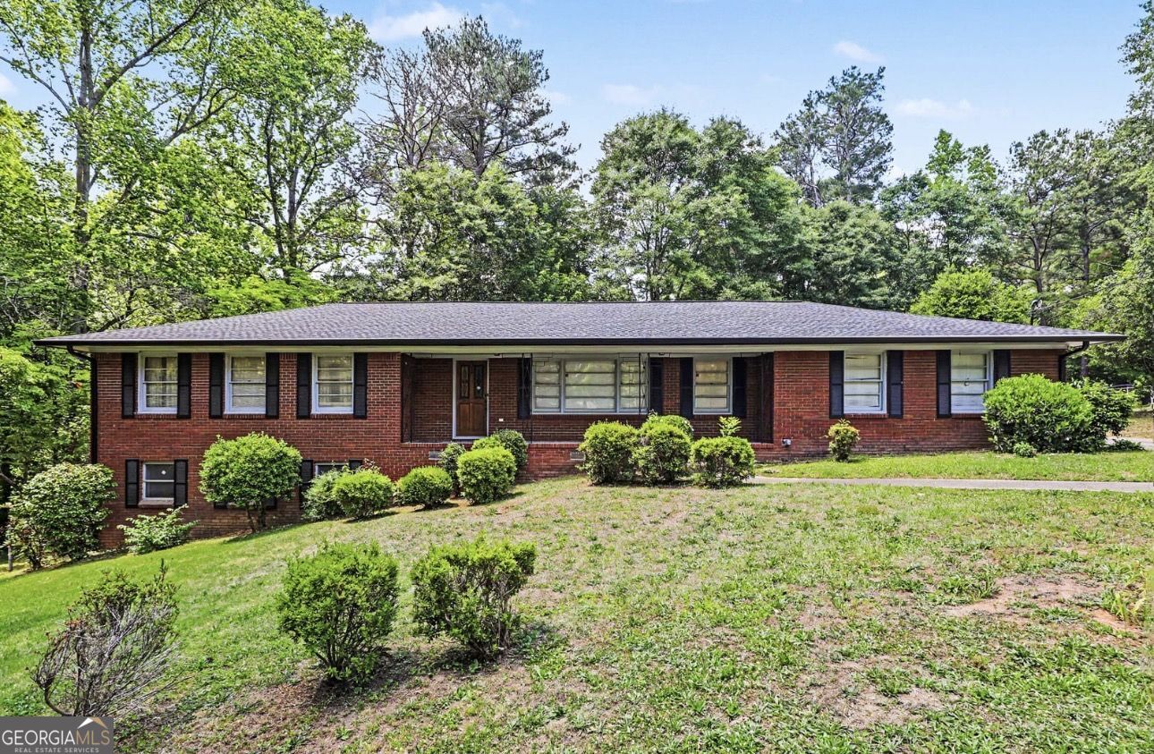 14 N Poplar Street Fairburn GA 30213