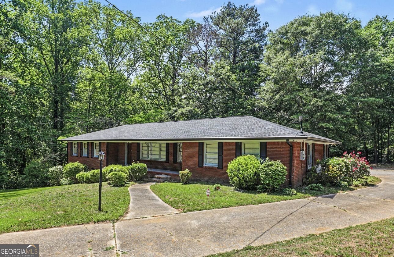 14 N Poplar Street Fairburn GA 30213