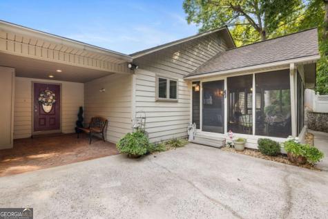 1396 Deerfield Road Young Harris GA 30582