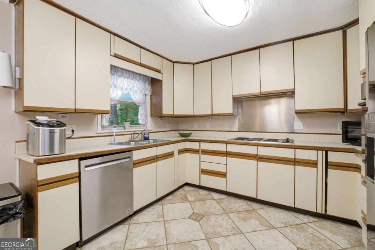 1004 W Lewis Street Rossville GA 30741