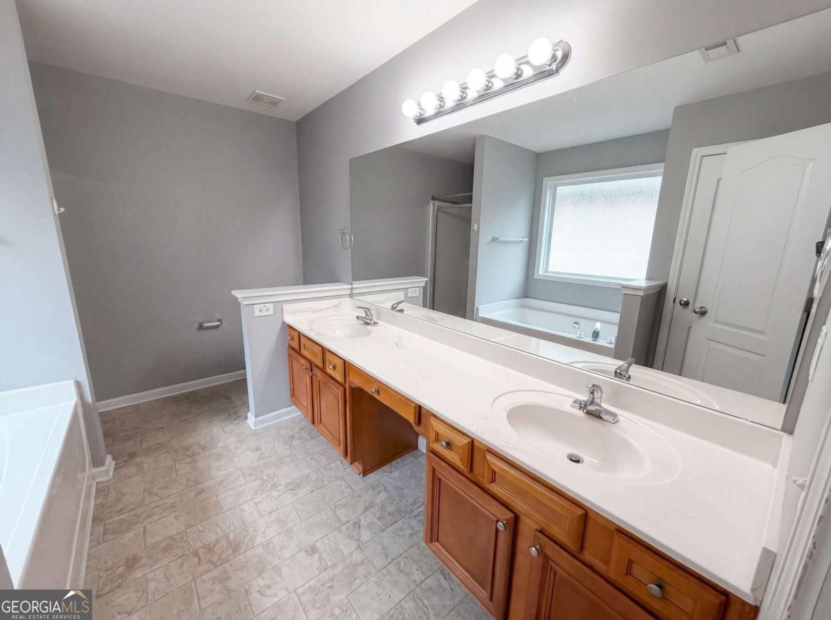 2559 Oakleaf Ridge Lithonia GA 30058