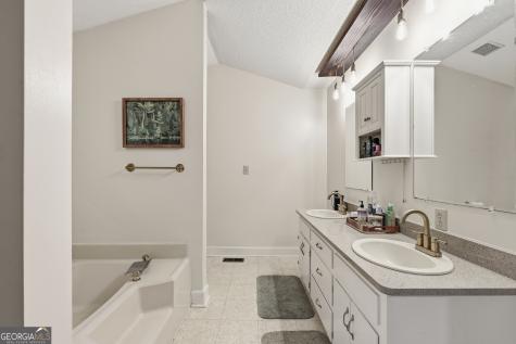 221 Oakdale Drive Cornelia GA 30531