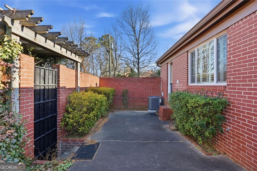 5375 Roswell Road Sandy Springs GA 30342